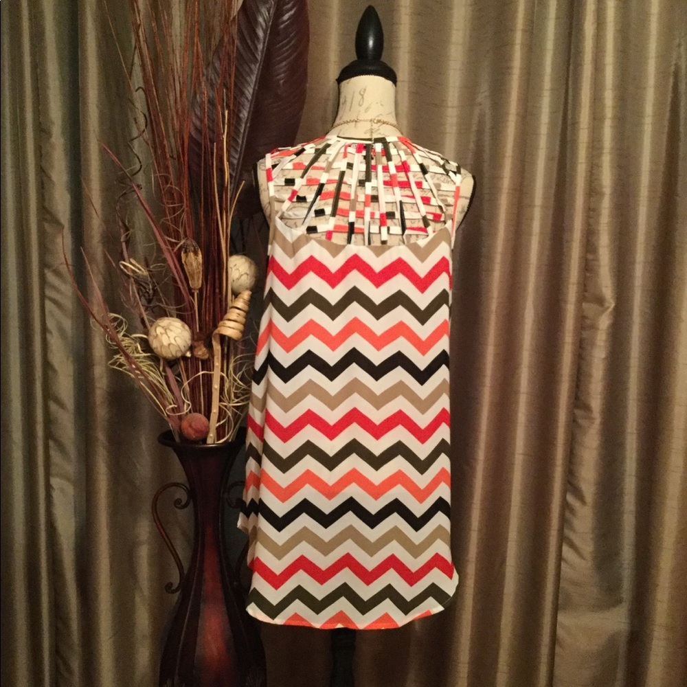 NEW Beautiful V-Neck Multicolored Dress Top - Picture 2 of 8